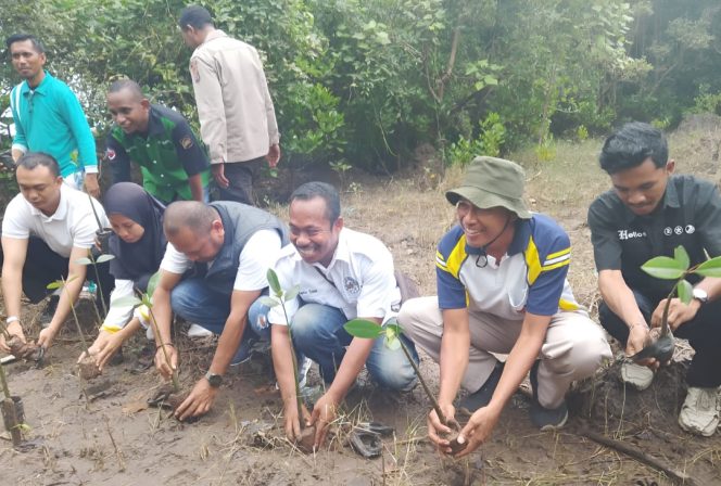 
					AWAS Tanam 270 Mangrove dan Gelar Pangan Murah di Nangahale, Peringati HUT ke-12