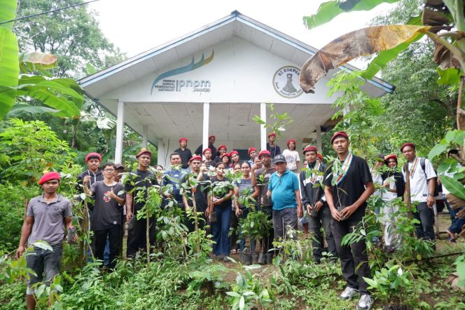 
					PMKRI Maumere Gelar Aksi Tanam Pohon di Desa Watuliwung, Usung Tema Menanam Hari ini, Menjaga Masa Depan