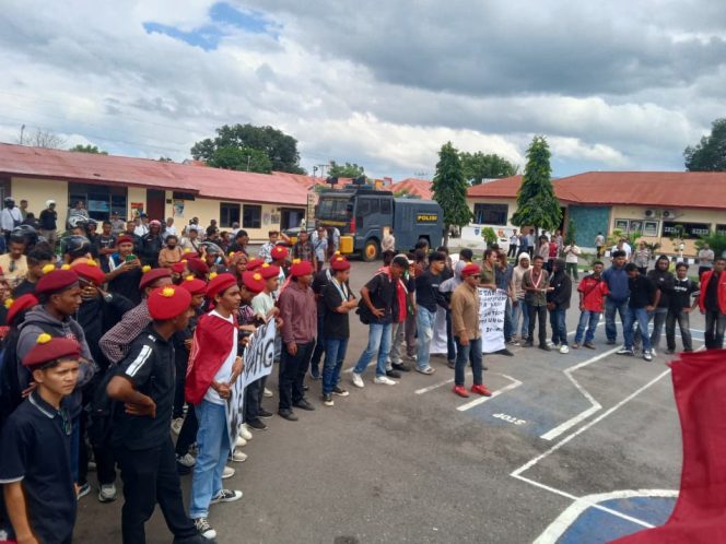 
					Gelar Aksi Tuntut Keadilan Adik Noni, PMKRI dan GMNI SIkka Kecam Kelalaian Polisi Hingga Kejanggalan Penanganan Kasus