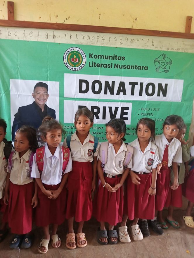 
					Founder KLN Salurkan Bantuan Pendidikan di Sumba Barat Daya, Sebut Literasi sebagai Jembatan Perdamaian