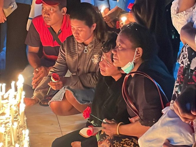 
					Aksi Duka Nyalakan 1.000 Lilin di Kristus Raja: Keluarga Korban Minta Keadilan