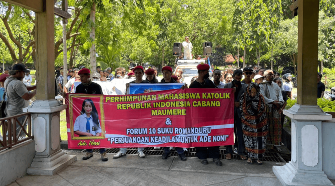 
					PMKRI Maumere Gelar Aksi Demonstrasi di Mapolres dan DPRD Sikka, Tuntut Usut Tuntas Kasus Kematian Adik Noni