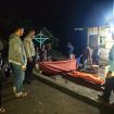 Petugas kepolisian saat mengevakuasi jasad pelajar 13 tahun yang ditemukan meninggal dunia di pohon pala, Dusun Riidetut, Desa Kajowair, Kecamatan Hewokloang, Kabupaten Sikka, Rabu dini hari (29/4/2026).