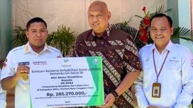 Penyerahan Bantuan Asistensi, yang bertempat di Kantor Dinas Sosial, Kabupaten Sikka, pada Rabu, 29 April 2026.