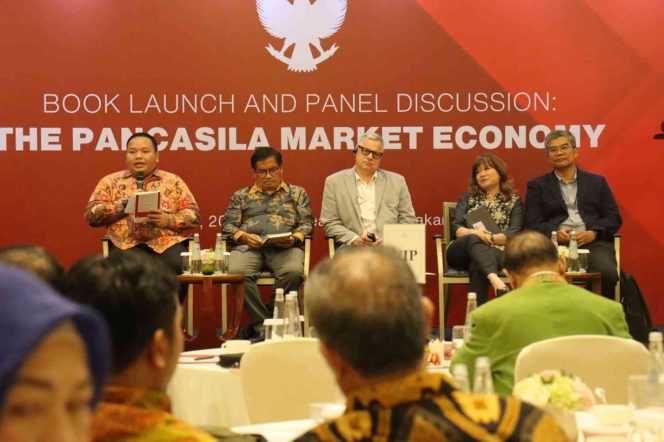 
					Luncurkan Buku “The Pancasila Market Economy”, Pakar: Ekonomi Indonesia Butuh Keseimbangan Pasar, Negara, dan Nilai Luhur
