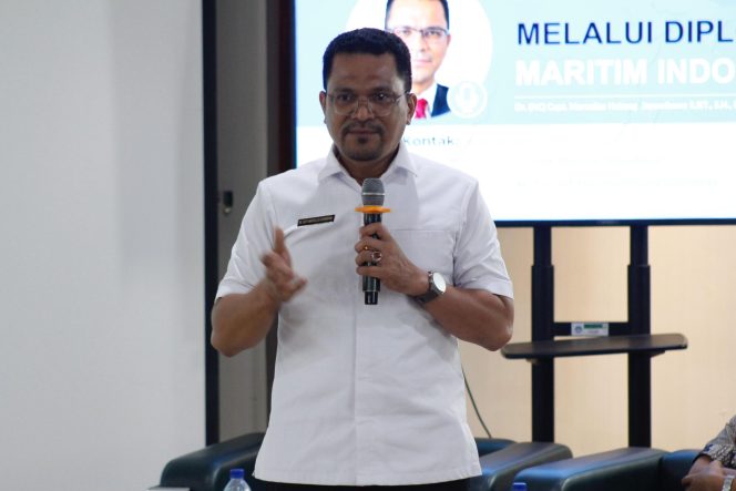 
					Ketua Bidang Informasi DPP IKAL-Lemhannas masa bakti 2026-2031, DR. Capt. Marcellus Hakeng Jayawibawa, S.SiT., S.H., M.H., M.Mar, saat menghadiri pelantikan pengurus di Gedung Lemhannas, Jakarta.